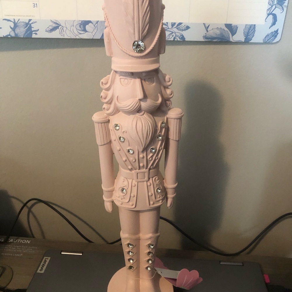 💗 Decorative Pink Nutcracker Figurine with Rhinestone Accents